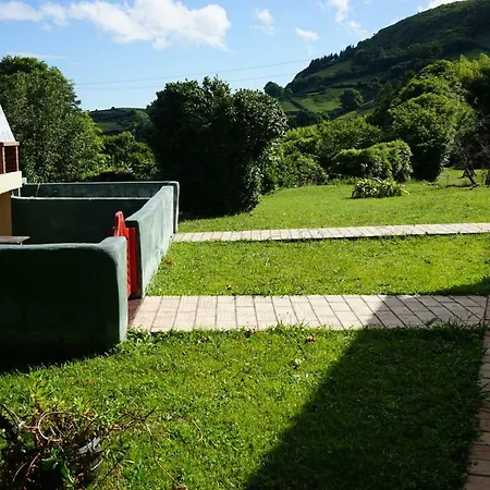 Casas Flores * Lajes das Flores